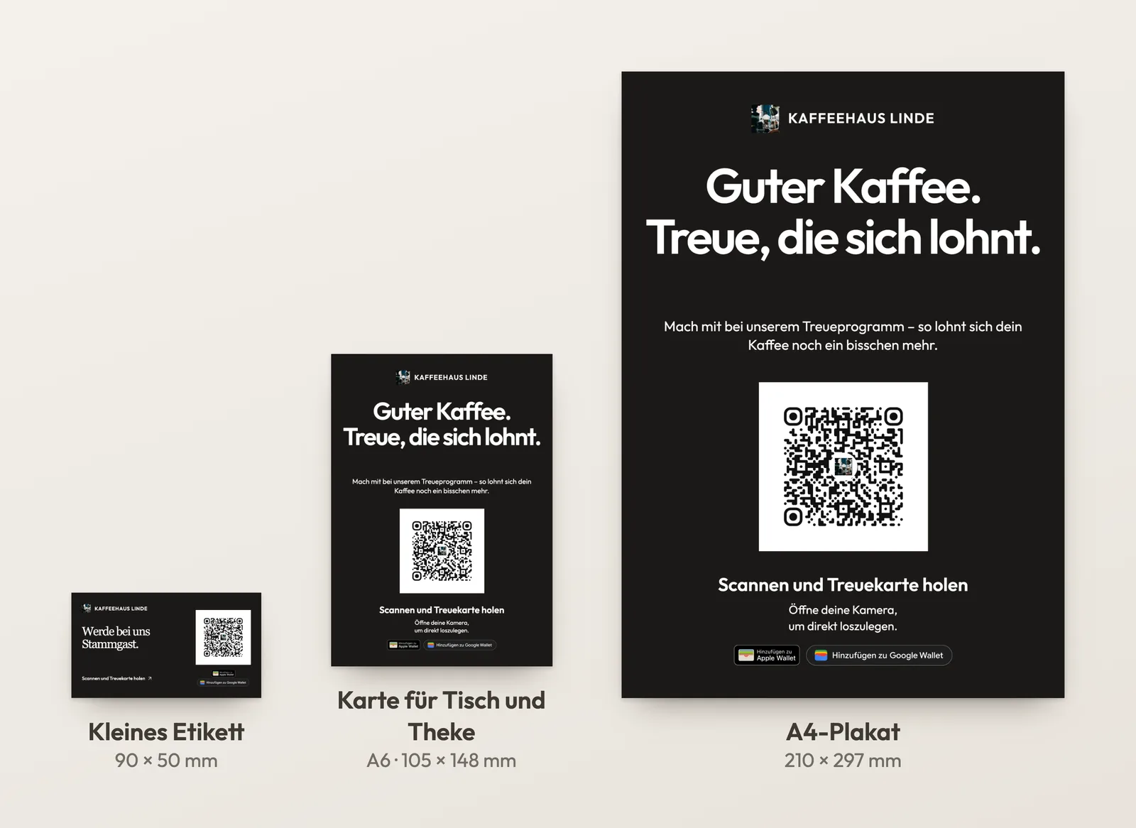 Dasselbe Design vom Kaffeehaus Linde als Kleines Etikett (90 × 50 mm), als Karte für Tisch und Theke (A6) und als A4-Plakat nebeneinander, im richtigen Größenverhältnis