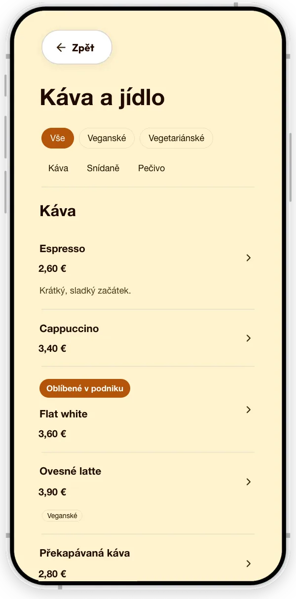 Sekce Jídelní lístek ukázkové kavárny: kávy s cenami, štítek Vegan a štítek „Tip podniku“.