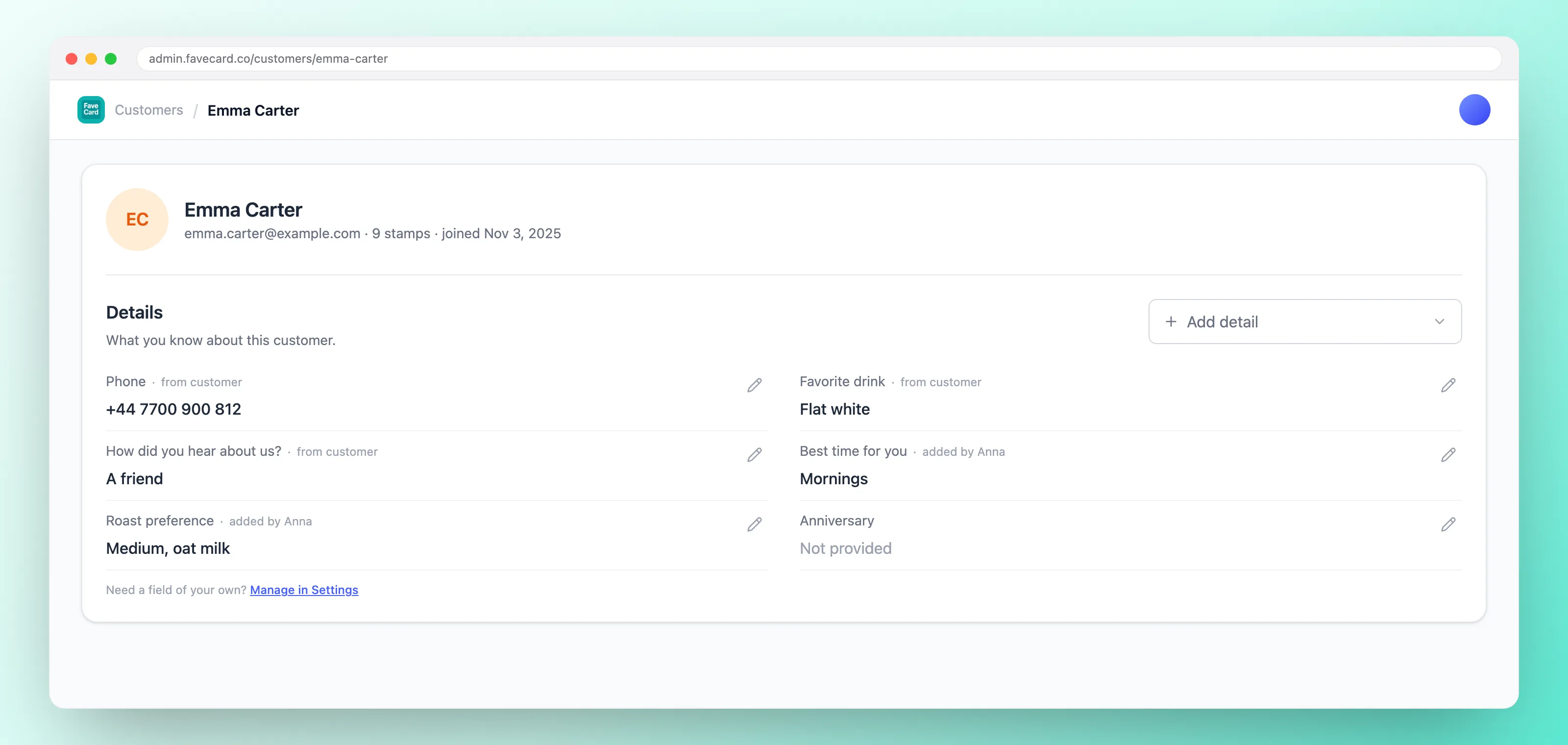 A ficha de uma cliente no painel da FaveCard. No cartão de detalhes, cada resposta vem com a pergunta a que se refere e com a marcação da origem, se foi a cliente que deu ou a Anna que acrescentou, e uma pergunta ficou sem resposta.