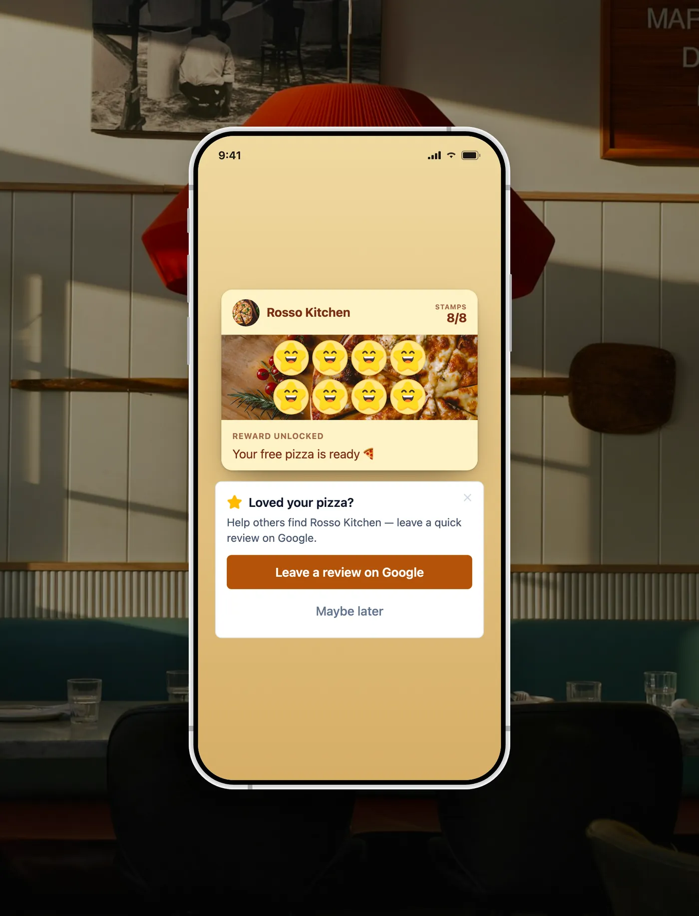 Une carte FaveCard sur un téléphone chez Rosso Kitchen avec une récompense débloquée et une invitation en un geste à laisser un avis Google.