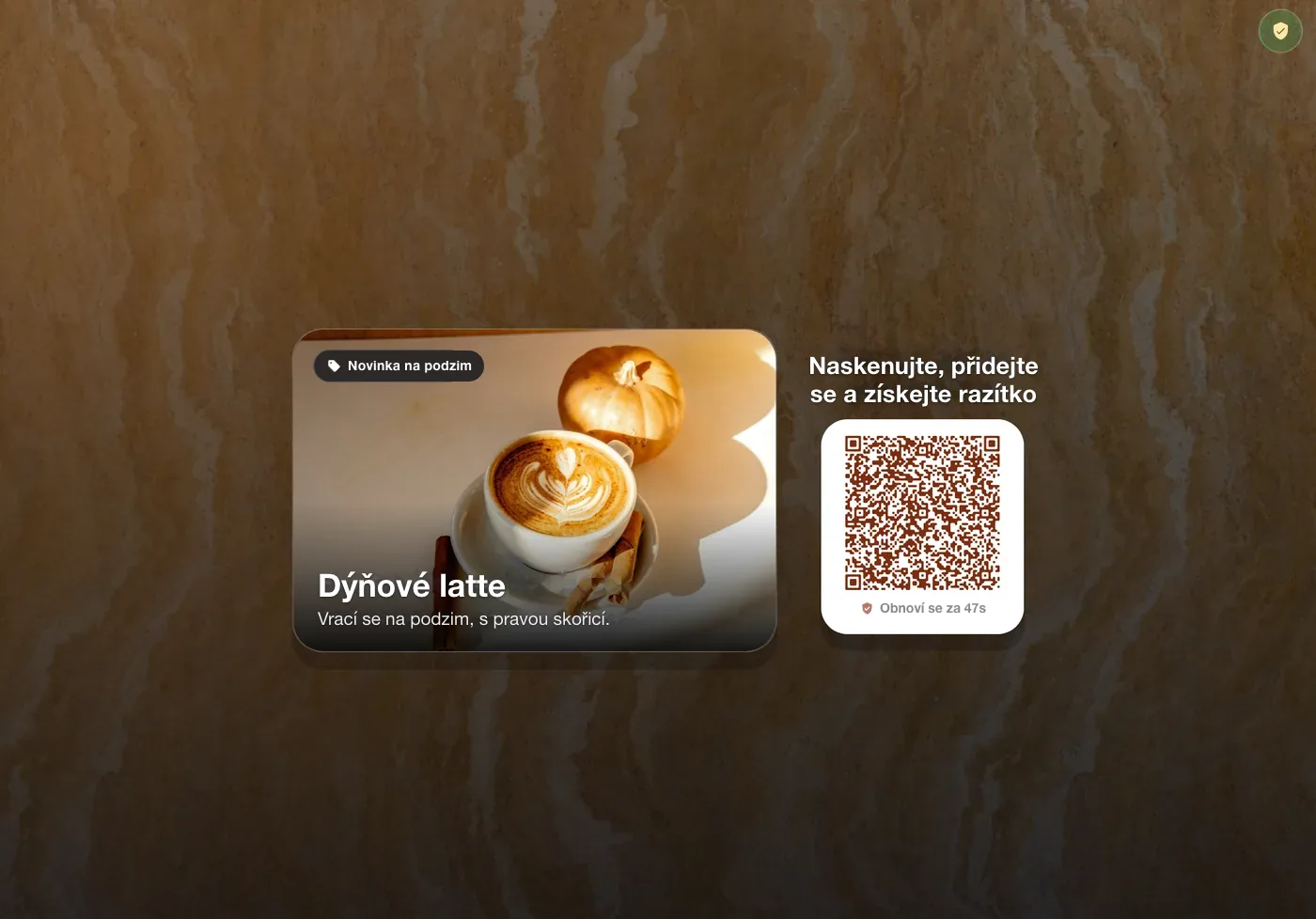 Kiosk FaveCard na iPadu na šířku: akce na pumpkin spice latte vedle nadpisu "Scan to join & get a stamp" a QR kódu, na pozadí teplého kamene.