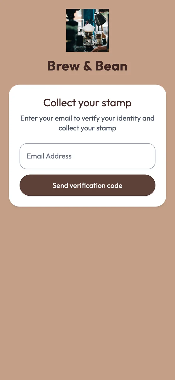 Puhelimen näyttö, kun uusi asiakas on skannannut kioskin QR-koodin: kahvilan logo ja kenttä sähköpostiosoitteelle, johon lähetetään vahvistuskoodi.
