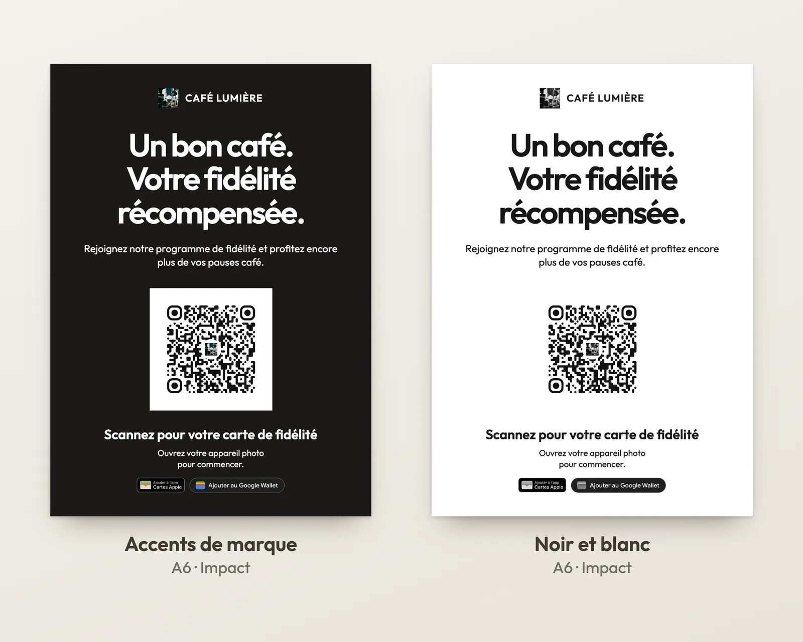 La même carte A6 de Café Lumière en version « Accents de marque » et « Noir et blanc », avec dans les deux cas un QR code foncé sur fond blanc